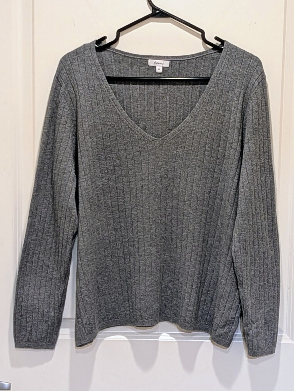 EUC Reitmans 2X Shower Soft Viscose Blend Grey V-Neck Sweater